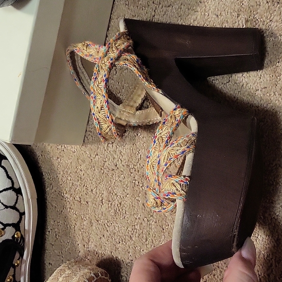 Sbicca wood platform sandals heels 9 - Picture 4 of 6